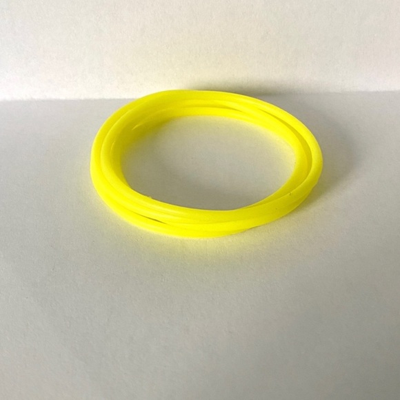 Bright YELLOW 5pc Rubber Gummy Bracelets Silicone Jelly Wristbands 80s retro set - Picture 5 of 8